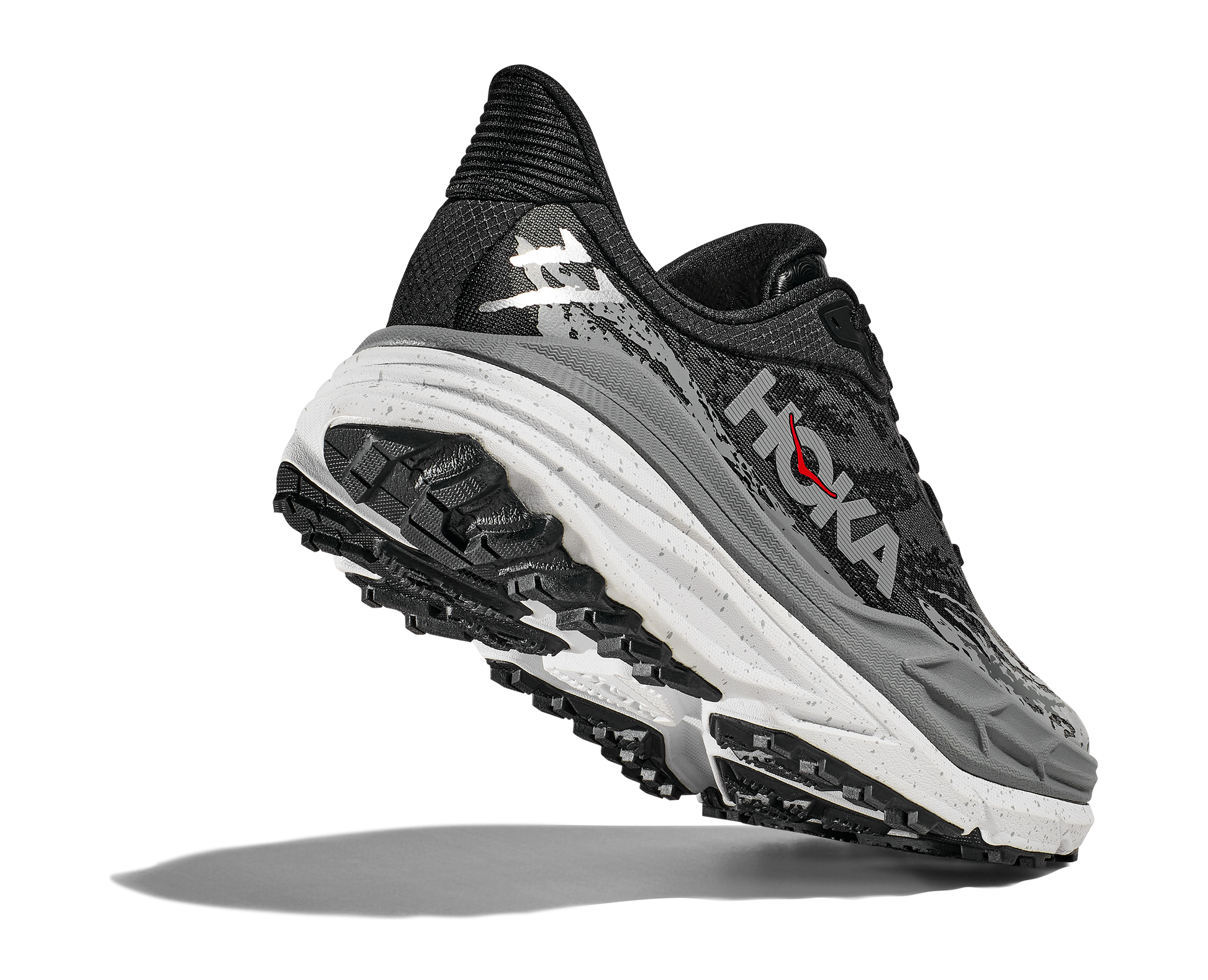 grått och vit med små röda detaljer.