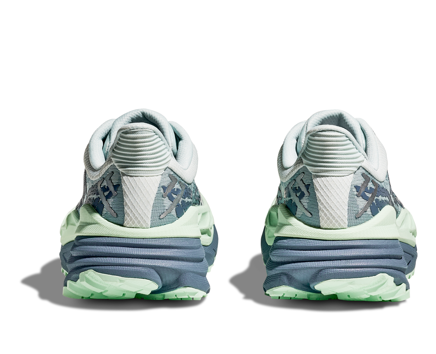 dammodell hybridsko för alla underlag. En av Hokas stabilaste skor med pronationsstöd. En väldämpad sko som avlastar rygg och knä. Färg i nyanser av grönt och blått.