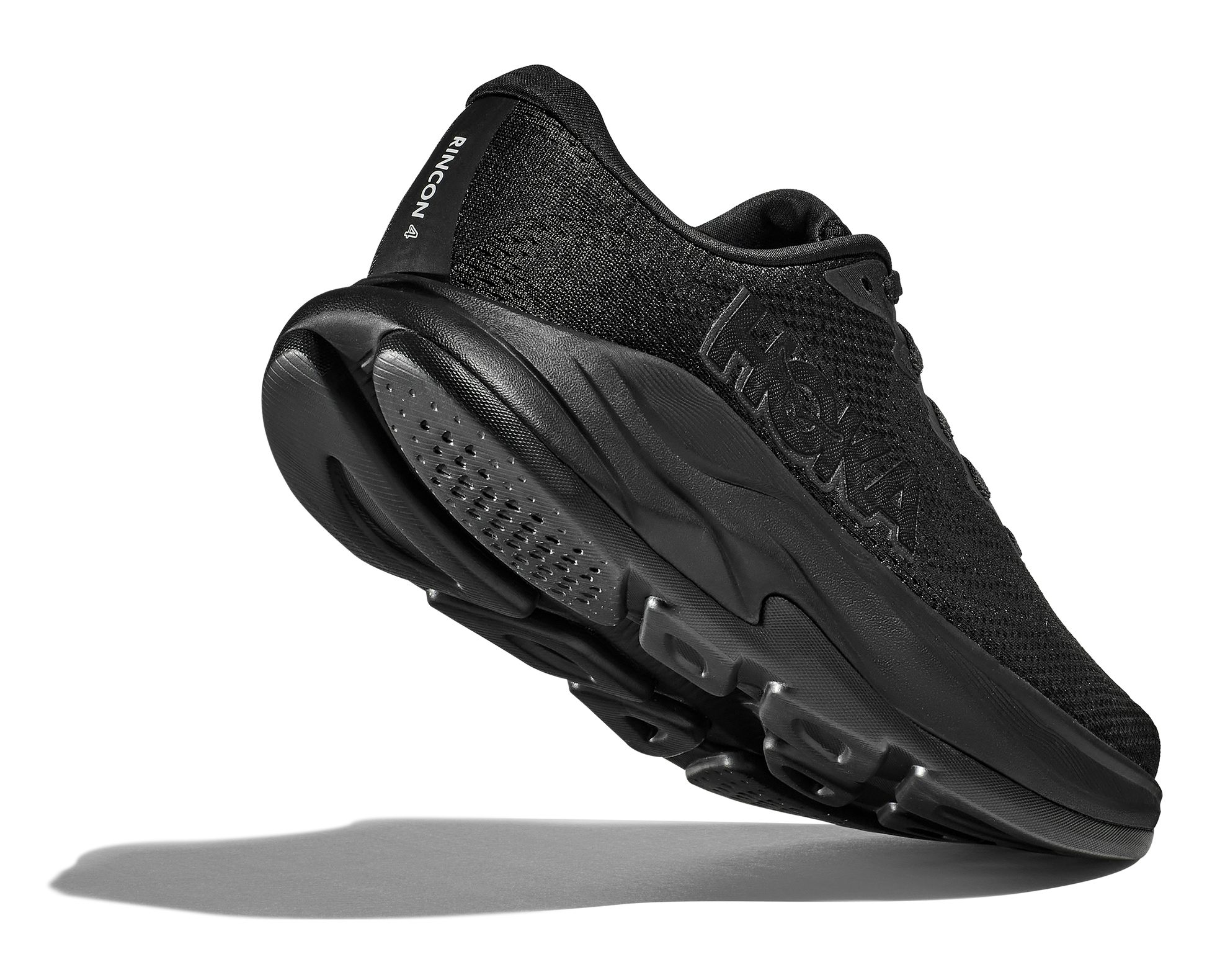 Hoka M Rincon 4 - En fjäderlätt sko med fantastisk dämpning men det slutar inte där. Denna sko är även otroligt responsiv. Svart färg på denna sko.