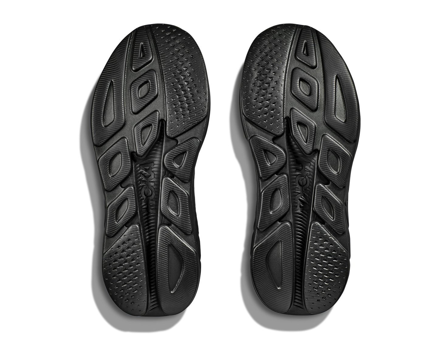 Hoka M Rincon 4 - En fjäderlätt sko med fantastisk dämpning men det slutar inte där. Denna sko är även otroligt responsiv. Svart färg på denna sko.