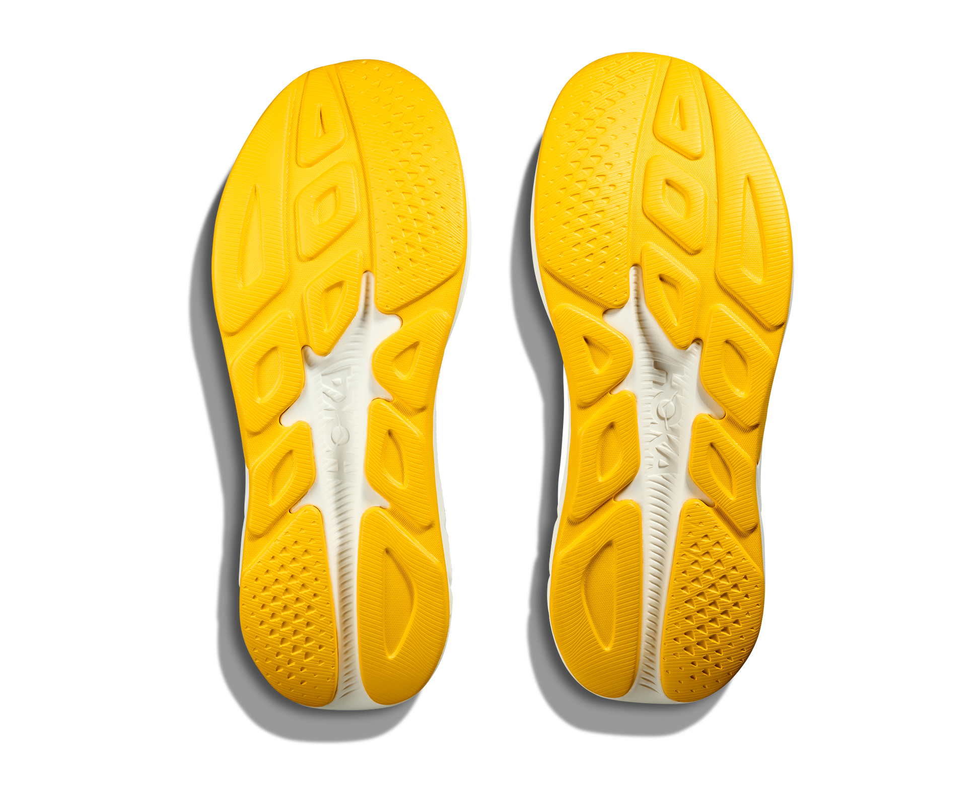 Hoka M Rincon 4 - En fjäderlätt sko med fantastisk dämpning men det slutar inte där. Denna sko är även otroligt responsiv. Blå och vit färg på denna sko med detaljer i svart