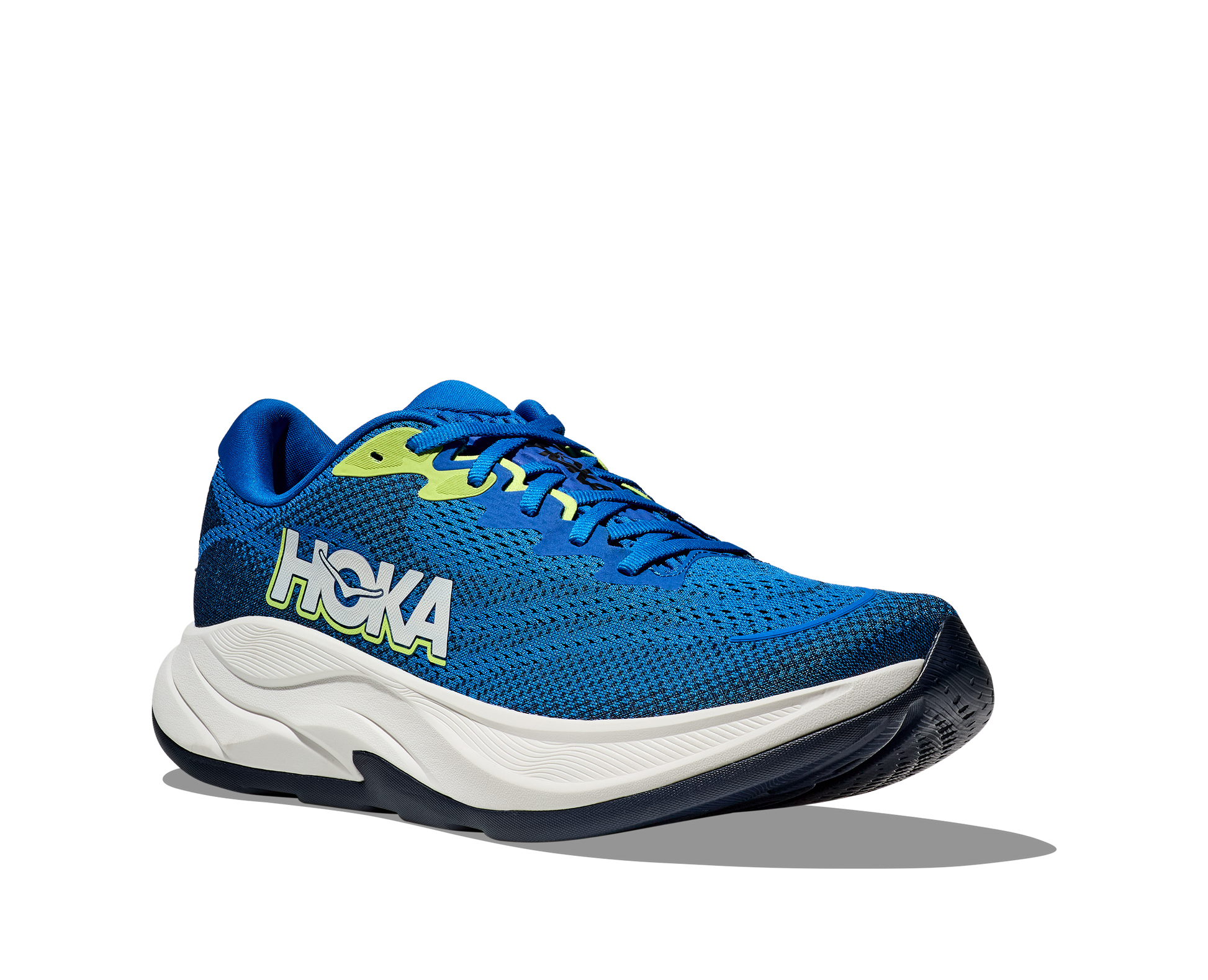 Hoka M Rincon 4 - En fjäderlätt sko med fantastisk dämpning men det slutar inte där. Denna sko är även otroligt responsiv. Denna sko är blå och vit med lime gröna detaljer.