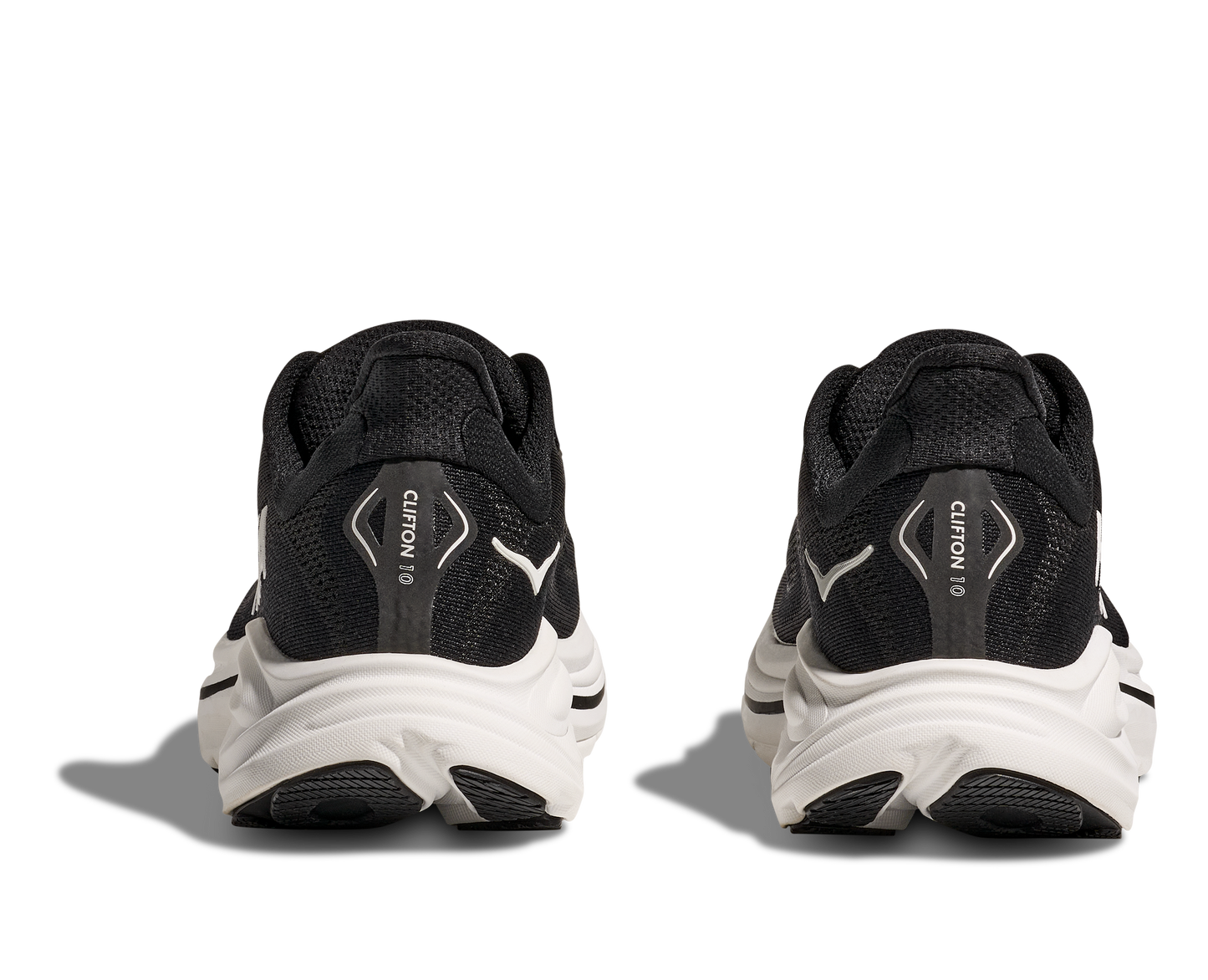 Hoka M Clifton 10 - Löparskor med dämpning. Svart och vita i färgen. Passar bra på asfalt och inomhus. Köp hos dina Hoka specialister i Sverige idag!