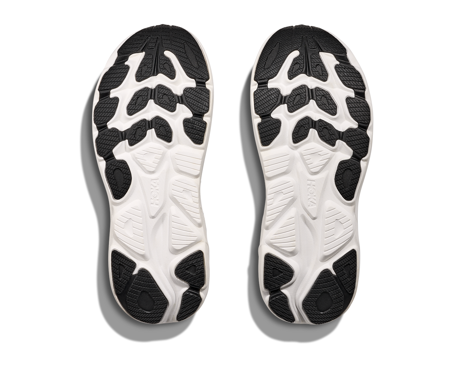 Hoka M Clifton 10 - Löparskor med dämpning. Svart och vita i färgen. Passar bra på asfalt och inomhus. Köp hos dina Hoka specialister i Sverige idag!