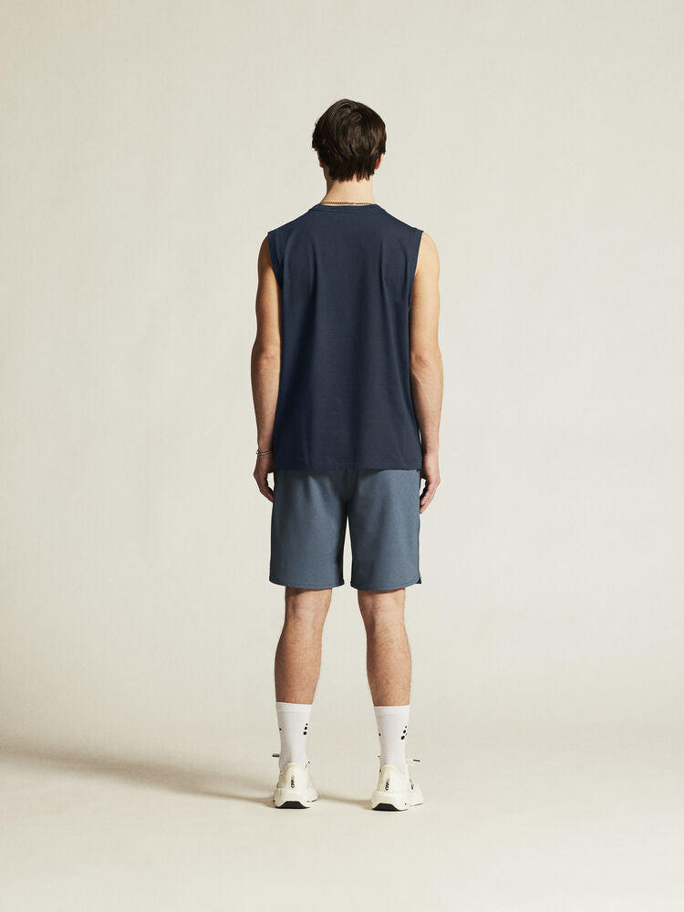 Craft Collective Relaxed SL Tee M. Ärmlös t-shirt till herr för träning och vardag. Avslappnad passform. Marinblå med vit Craft etikett ned till vänster fram.