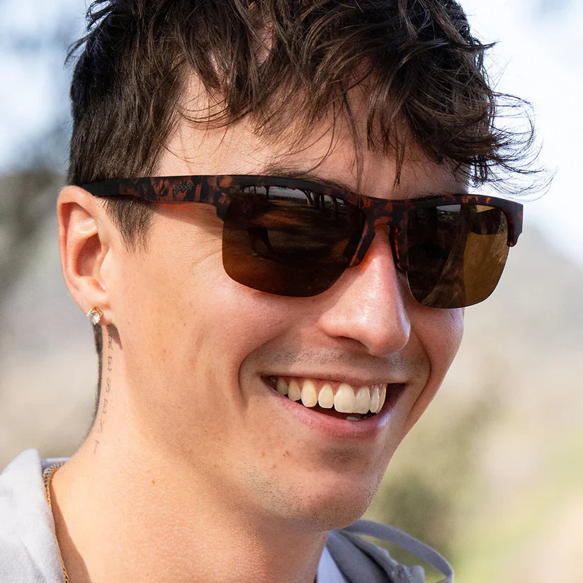 goodr Country Club Crasher. Brun sköldpaddsmönstrad design