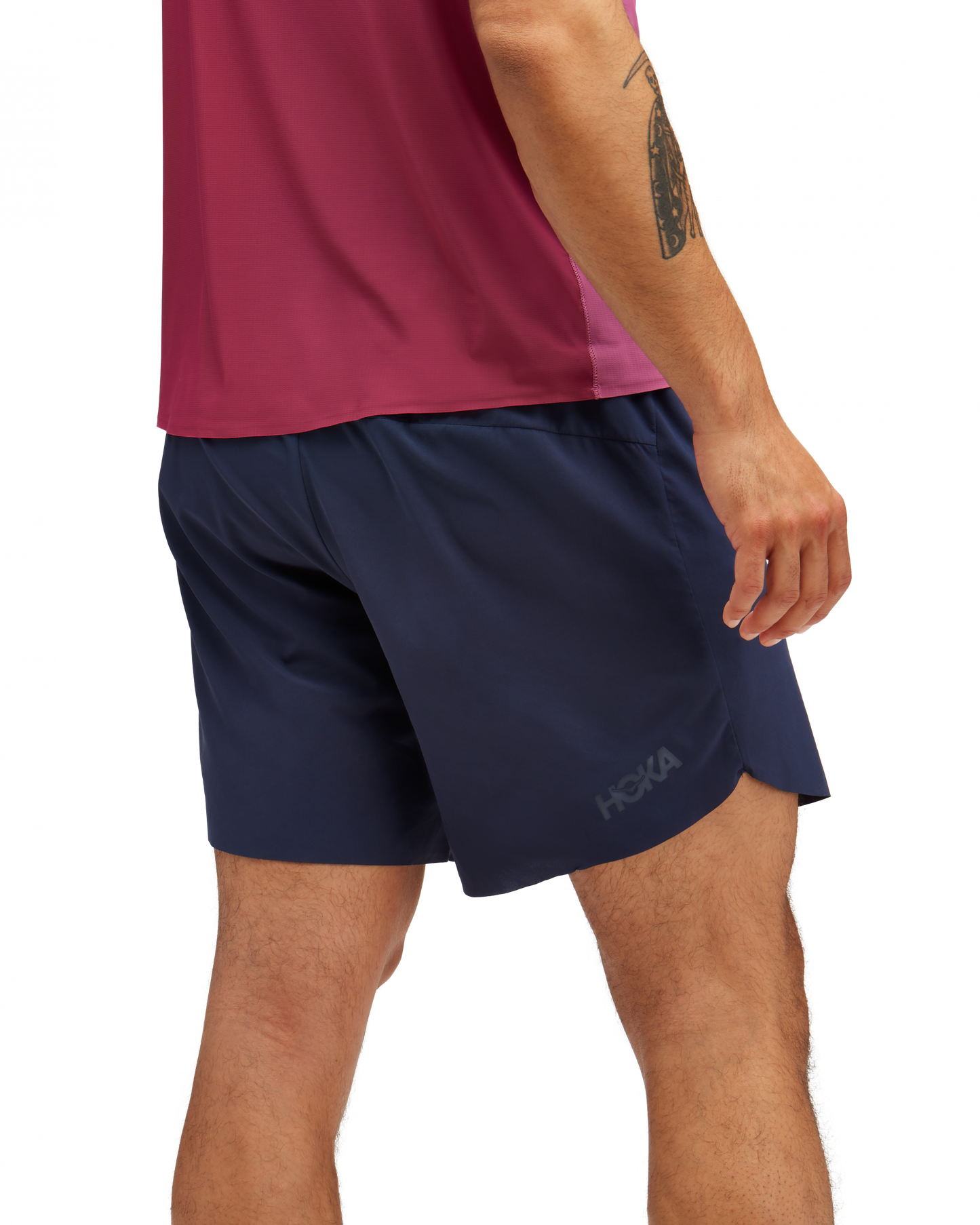  klassiska 2in1 shorts men med inbyggt löparbälte för förvaring samt extra fickor i innershortsen. Öglor i linning för att fästa stavar eller flaskor.