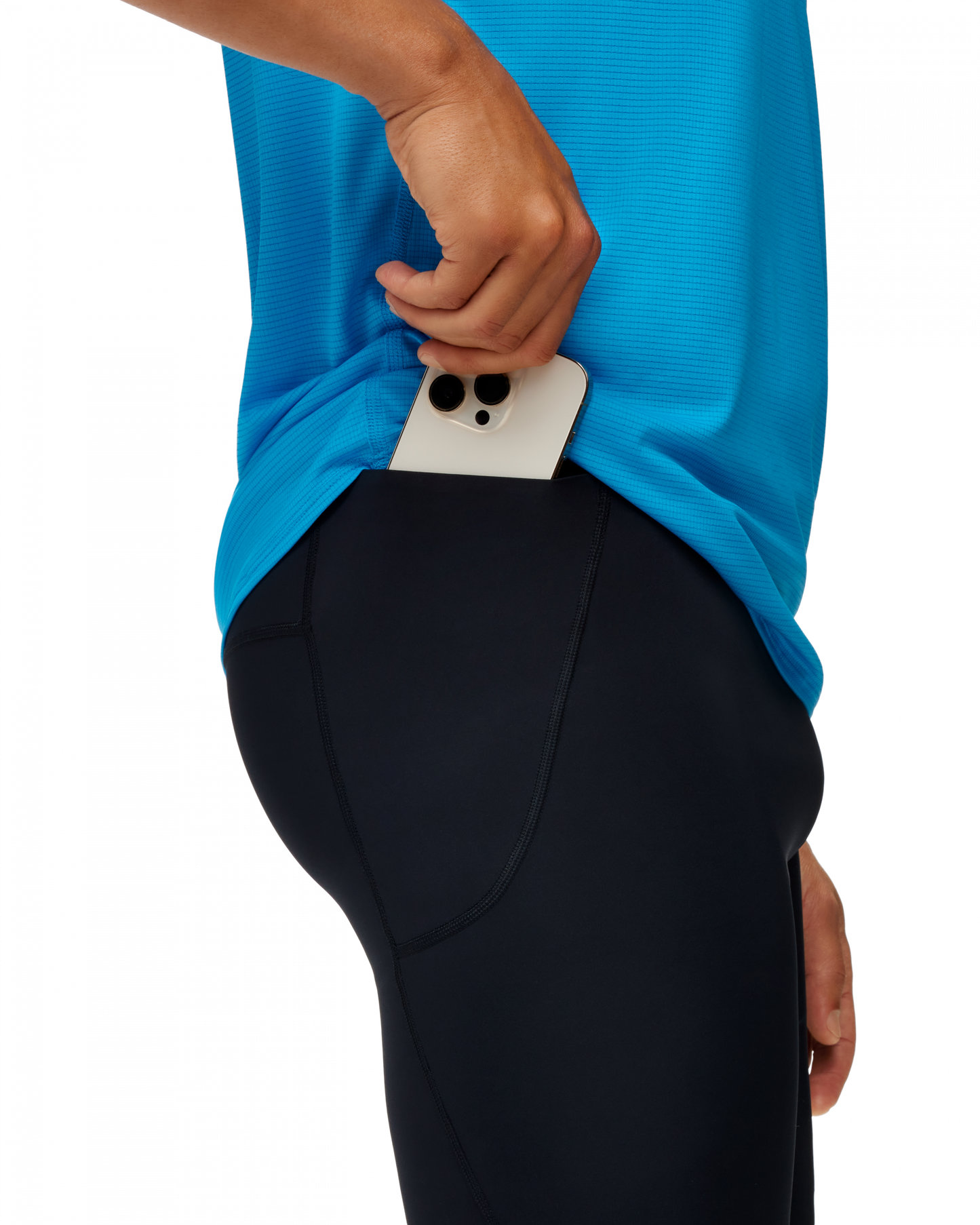 Svarta cykelbyxa-liknande shorts med tight passform. Utrustade med en innerkalsong för extra stöd. Större ficka på  sidan