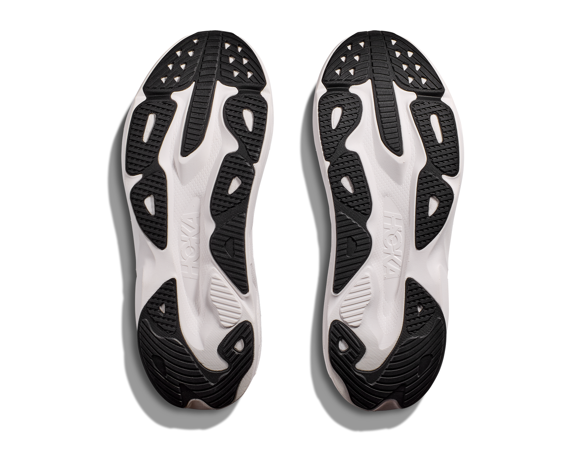 Hoka M Skyflow. Utmärkt sko för att lägga något lite extra på dagens runda! Svart och vit färg.