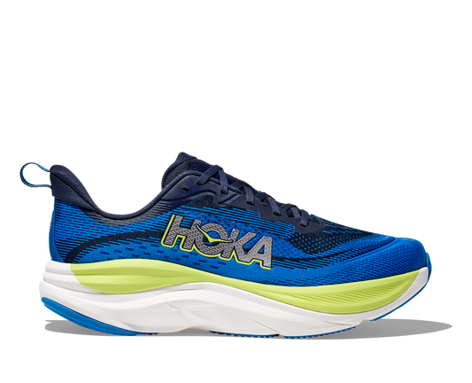Hoka M Skyflow. Utmärkt sko för att lägga något lite extra på dagens runda! Blå med vit sula och detaljer i limegrön och svart.