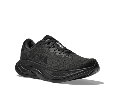 Hoka W Rincon 4 - En fjäderlätt sko med fantastisk dämpning men det slutar inte där. Denna sko är även otroligt responsiv. Svart färg på denna sko.