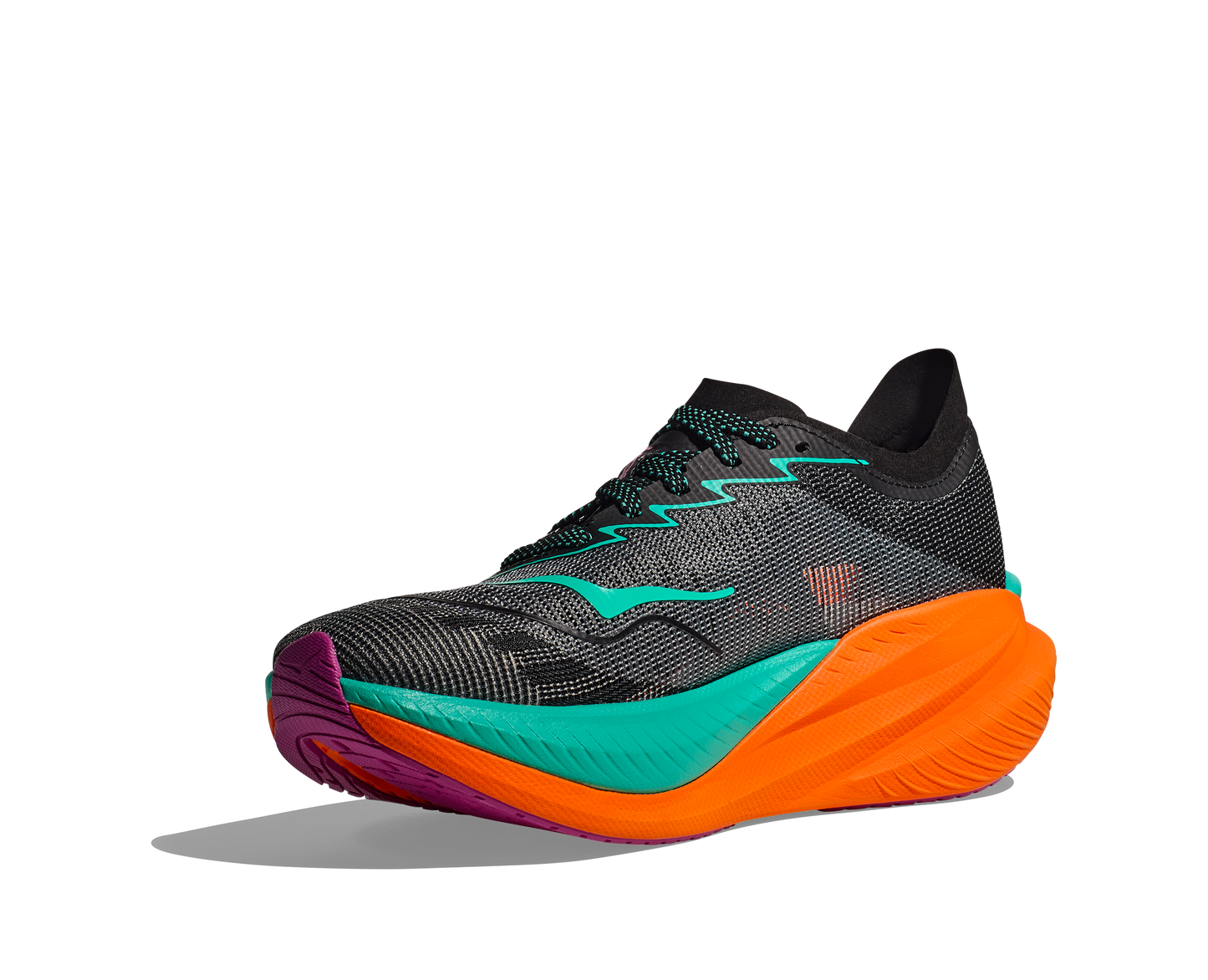 Hoka W Mach X 2 Wide. En snabb sko med god dämpning som hjälper dig slå dina rekord. Orange och blå färg. 