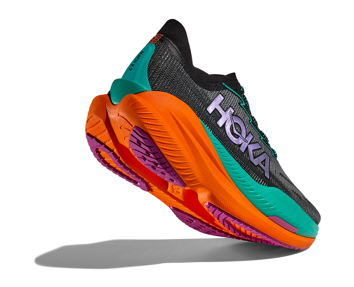 Hoka W Mach X 2 Wide. En snabb sko med god dämpning som hjälper dig slå dina rekord. Orange och blå färg. 