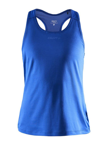 Craft Adv Essence Singlet W. Mjukt och funktionellt träningslinne i blått. Racerback-design med meshdetaljer för extra ventilation. Liten Craftlogga på fram- och baksidan.