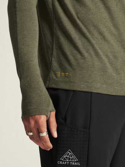 ADV SubZ Wool LS Tee 3 Långärmad polotröja med dragkedja i halsen. Merinoull-blandning för värme och komfort. Hål för tumme ärmslut. Reflekterande detaljer. Ventilerande mesh-panel i rygg.