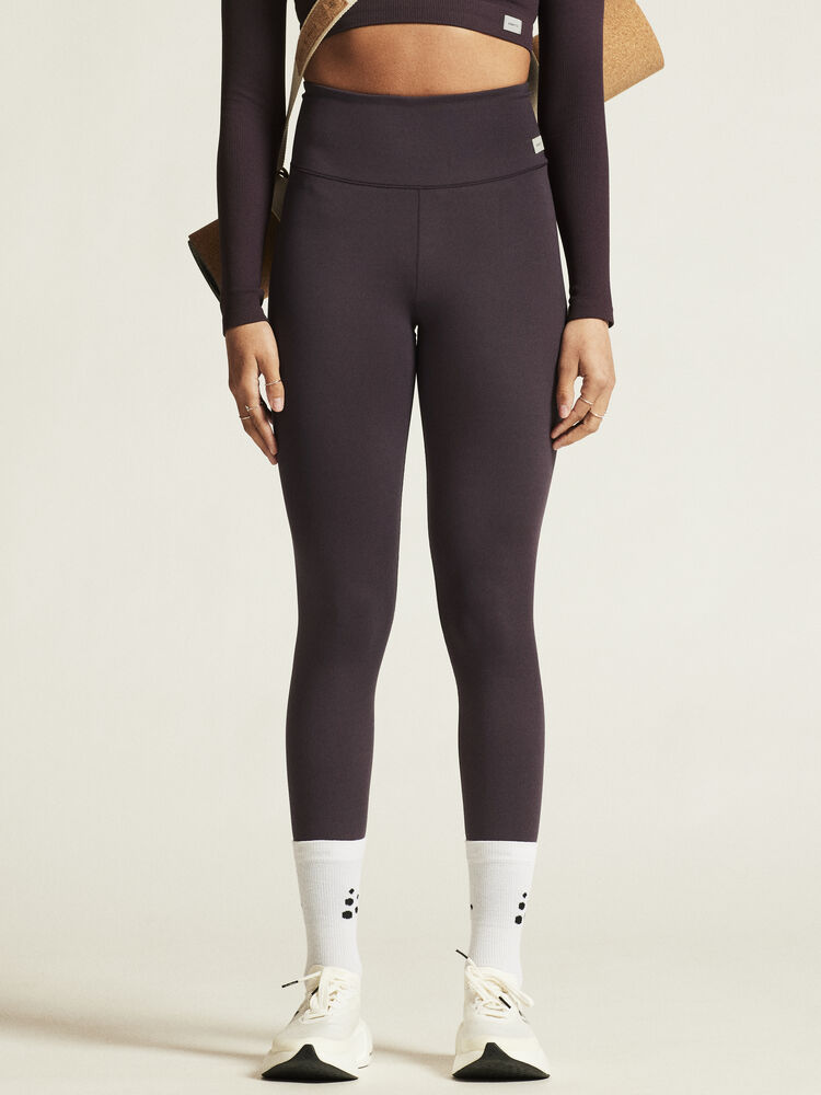 Craft Collective 7/8 Tights W. Lila träningstights till dam för träning och vardagsliv. 7/8-dels benlängd samt hög midja. Craft etikett på höften.