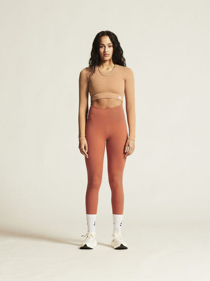Craft Collective 7/8 Tights W. Träningstights till dam i röd/brun nyans. För träning och vardagsliv. 7/8-dels benlängd samt hög midja. Craft etikett på höften.
