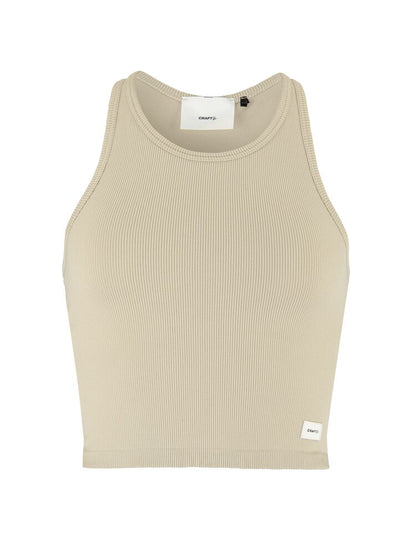 Craft Collective Rib Tank Top W. Sömnlös träningstopp i mjuk och ribbad kvalitet till dam. Kroppsnära passform och ribbad ytstruktur skapar skön och följsam känsla. Beige och med vit Craft etikett nedtill vänster fram. 