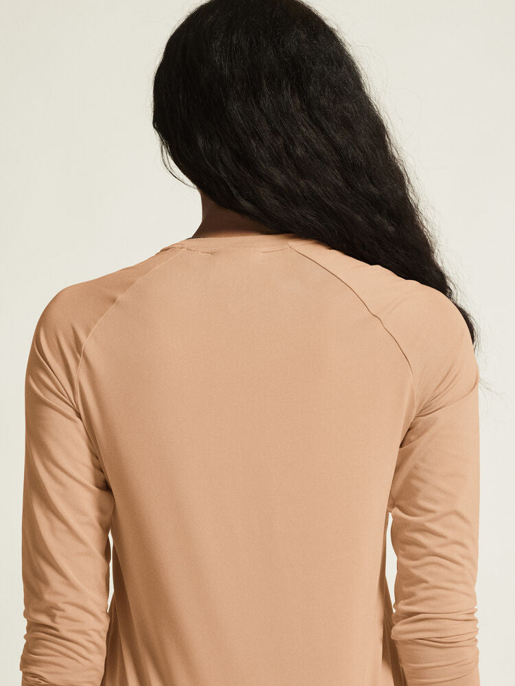 Craft Collective LS Tee W. Långärmad tränings-t-shirt för dam. Raglanärmar och rundan nederkant för en feminin siluett. Regular fit. Här i rosa nyans. 