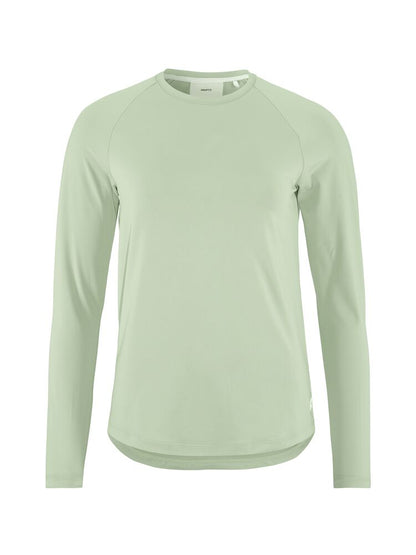 Craft Collective LS Tee W. Långärmad tränings-t-shirt för dam. Raglanärmar och rundan nederkant för en feminin siluett. Regular fit. Här i ljusgrön nyans. 