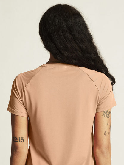 Craft Collective SS Tee W. Tränings-t-shirt med stilren design för dam. Raglanärmar och rundad nederkant för en feminin siluett. Här i rosa nyans.