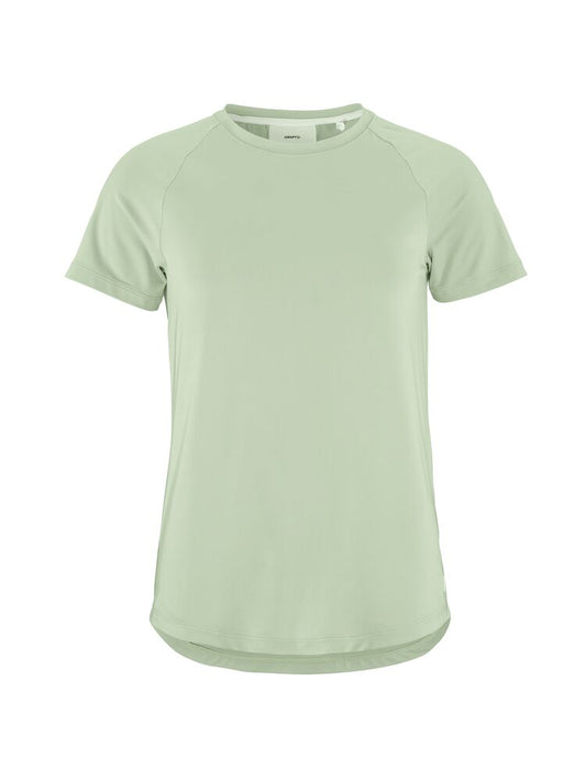 Craft Collective SS Tee W. Tränings-t-shirt med stilren design för dam. Raglanärmar och rundad nederkant för en feminin siluett. Här i ljusgrön nyans.