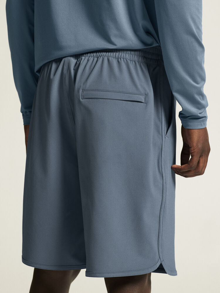  stretchigt material med jacquard-struktur. Elastisk midja med justerbar dragsko. Två sidfickor och bakficka med dragkedja. 
