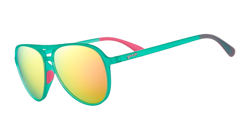 goodr Kitty Hawkers' Ray Blockers. Gröna pilotbrillor med speglande rosa lins. Specialutvecklad greppbeläggning som förhindrar att glasögonen glider - även när du svettas. Polariserade linser. 