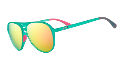 goodr Kitty Hawkers' Ray Blockers. Gröna pilotbrillor med speglande rosa lins. Specialutvecklad greppbeläggning som förhindrar att glasögonen glider - även när du svettas. Polariserade linser. 
