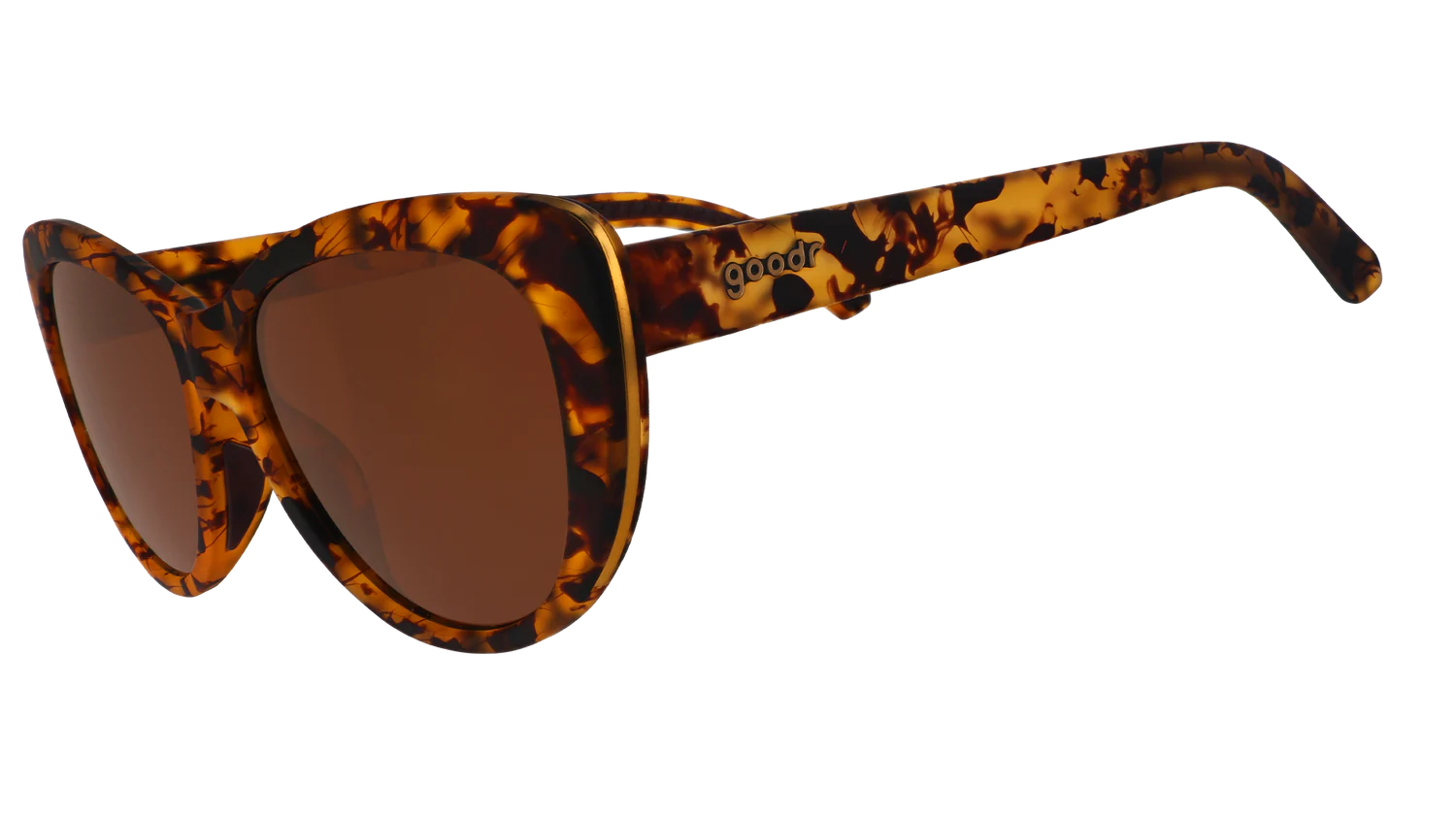 goodr The Catwalk's Meow. Eleganta cat-eye solglasögon med leopardmönster och brun lins. Den speciella greppbeläggningen på ramen gör att glasen sitter stabilt utan en tung ram vilket ger en väldigt låg vikt. De polariserade UV400-linserna skyddar dig mot UV-A och UV-B strålning. Solglasögonen är slitstarka och krossas inte av en smäll. 