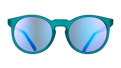 goodr I Pickled These Myself. Runda gröna sportglasögon som sitter där dom ska under aktivitet och är supersnygga som accessoar till vardags. Glaset är speglande vilket får din look att se lite extra cool ut.