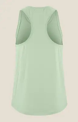 Craft Collective Singlet W. Träningslinne med stilren design till dam. Racerback-konstruktion och rundad nederkant för en feminin siluett. Här i ljusgrön nyans med vit craft etikett nedtill fram.