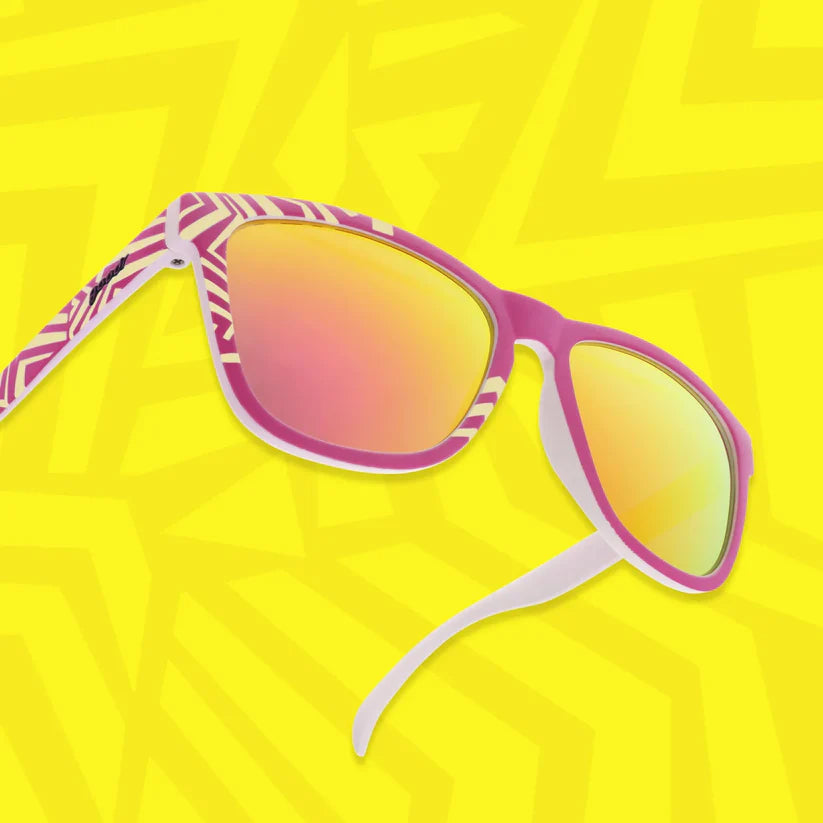 goodr Neon Is My Neutral. Limited edition solglasögon från goodr som skiftar färg i solen - från benvit till iögonfallande lila och syrligt gul. De rosa