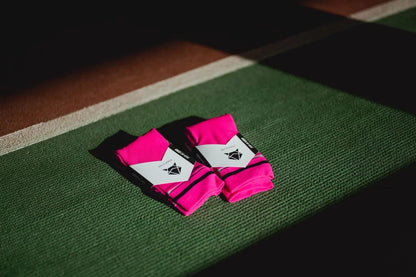 Incylence High-Viz Pink. Neon rosa löparstrumpor som håller dig fri från skav. Synliga i mörker.