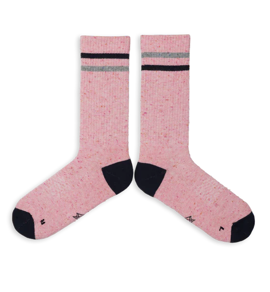 Incylence Lifestyle kollektion. En mjuk och härlig strumpa att bära till vardags och slappa dagar. Denna modell i rosa färg med svarta detaljer. Köp hos oss i Sverige idag!