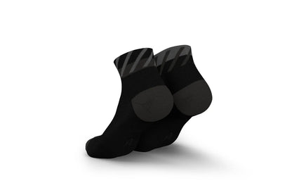 Incylence Running Disrupts Short Black. Längre löparstrumpa i svart färg med grå detalj.